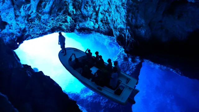 BLUE CAVE TRAVEL - speedboat tour to Blue Cave & Hvar from Split,Croatia