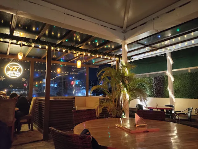 Glass House - Grill & Bar