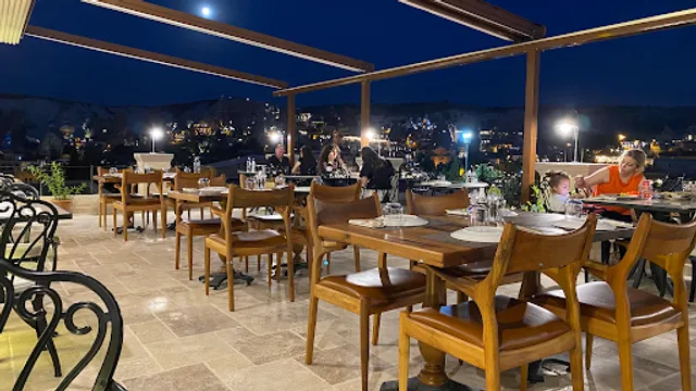 Cratus Premium Restaurant & Lounge