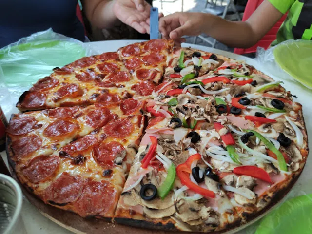 Pizzas a la Leña El hornito