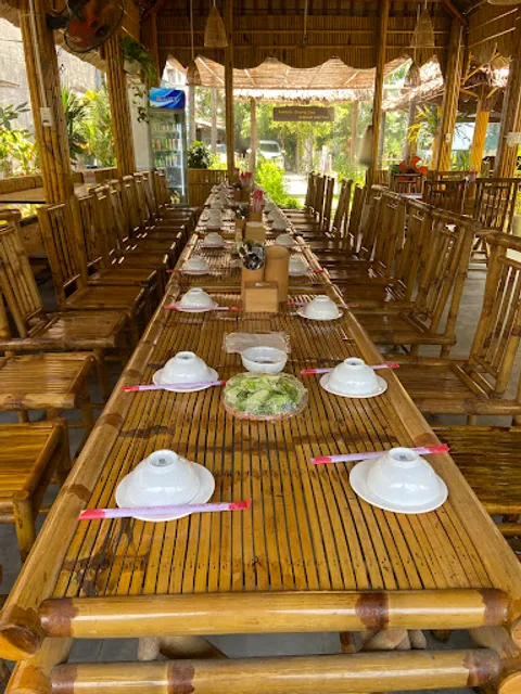 Coconut Restaurent & Basket Boat Tour