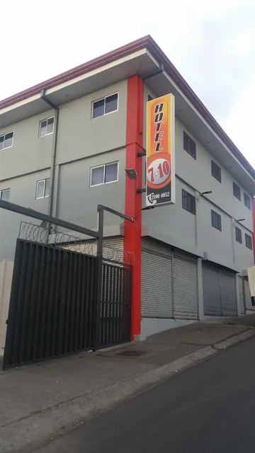Hotel 7-10