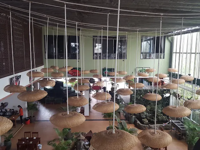 Nhà Hàng Phố Biển