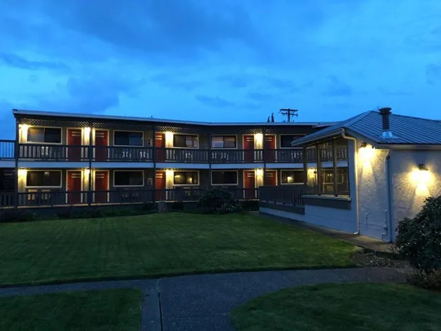 Campbell River Lodge by Riverside