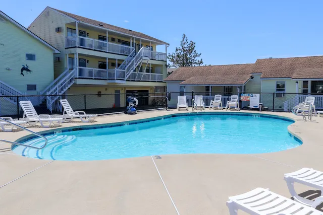 Mainsail Motel & Cottages