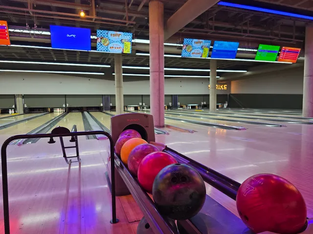 Swing bowling & restaurant