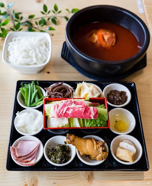 Ten Seconds Yunnan Rice Noodles / Nai Brother Chinese Sauerkraut Fish