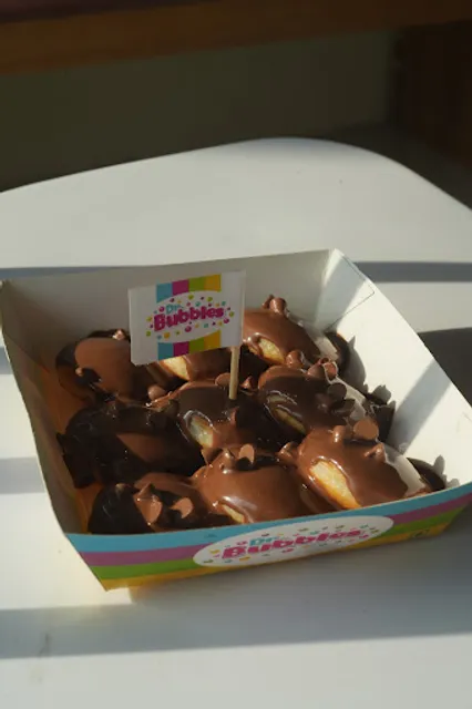 Dr.Bubbles waffles & bubble tea