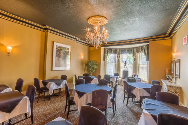 The Woodview Inn & Graydon's Restaurant