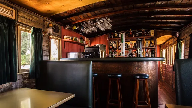 Train - Restaurant & Bar