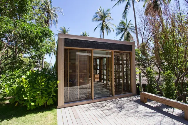 Beach Club by Haadtien