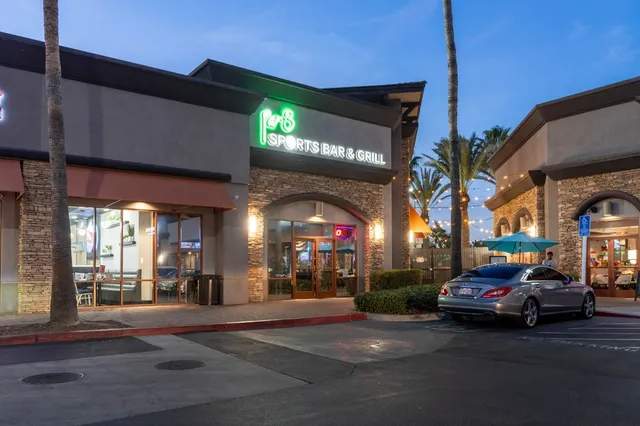 Par 3 Sports Bar & Grill