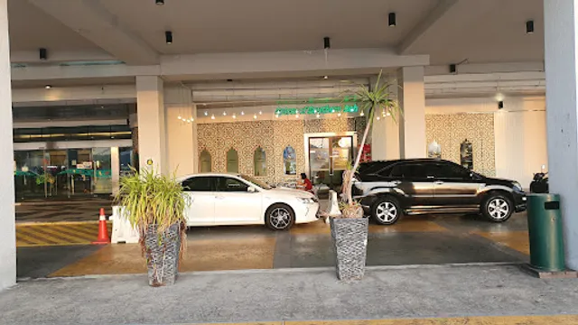 Spices of Southern Bah Restaurant, Banana Leaf