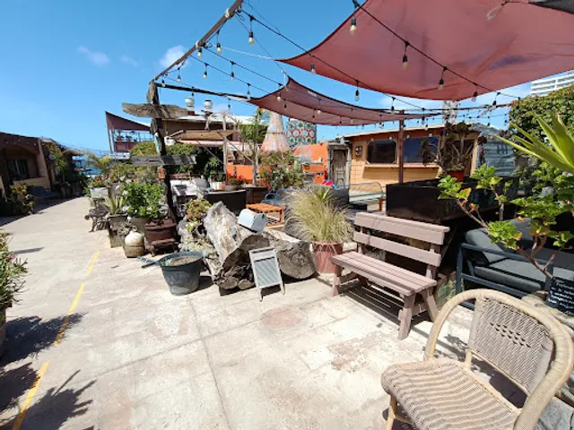 Enelmar Restobar & Beach garden