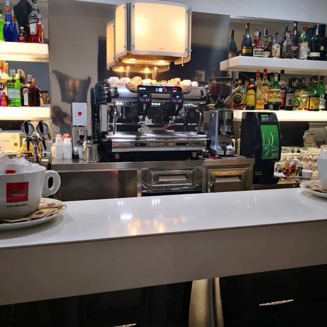 Moonlight Bar Lounge...caffetteria...tavola calda..pasticceria..gelateria