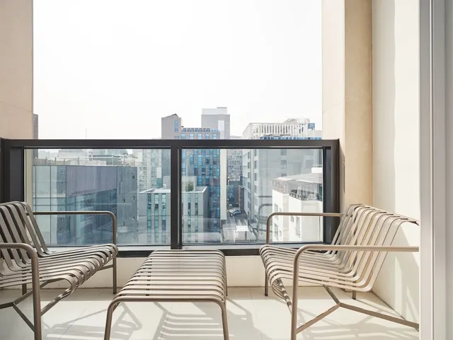 UH FLAT SIGNATURE GANGNAM