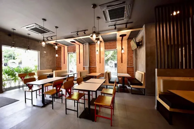 Pizza Hut - Embuldeniya