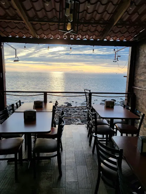 Federico's Seafood Bar & Grill