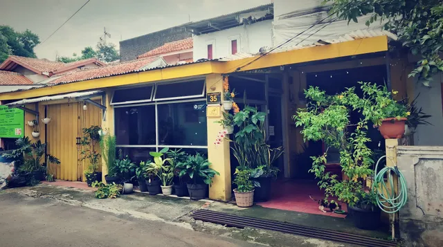 Penginapan Rumah Kuning Syariah