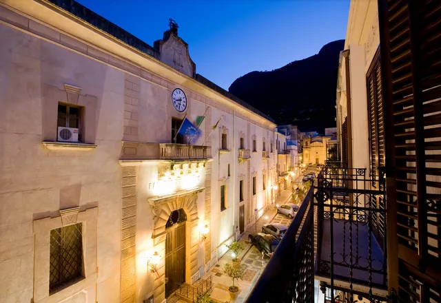 Sicilia Ovest - Domus Mariae Charming Apartments with Balcony