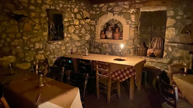 Gianni's Taverna