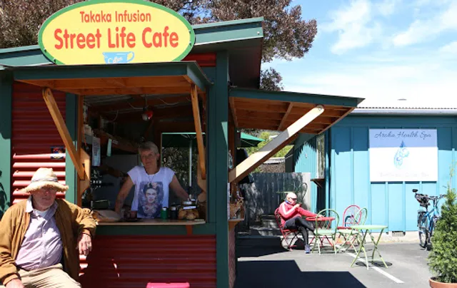 Takaka Infusion‘s „Street Life Cafe“