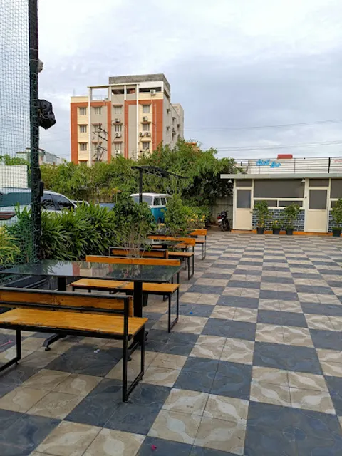 NEW MAMAAMIA RESTAURANT