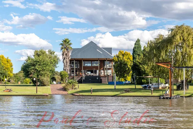 LaLaManzi River Lodge