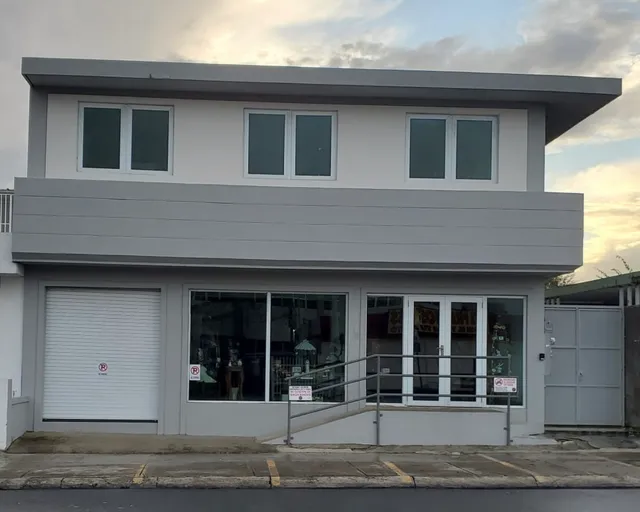 Del Ayer y De Hoy - Vintage Boutique