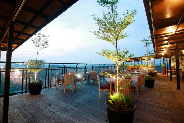 Yellow Star Hotel - Ambarrukmo