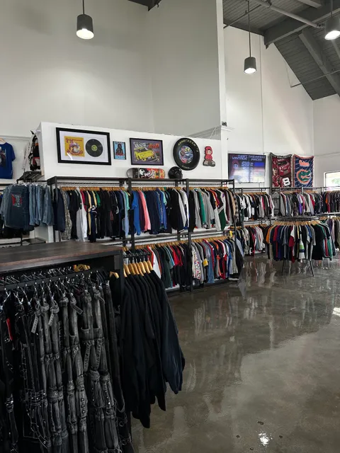 Szyn Thrift + Vintage Broward