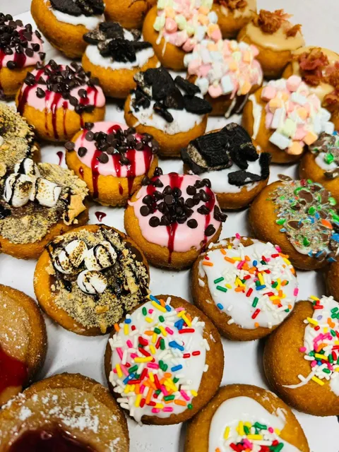 Peace Love and Little Donuts Rochester Hills