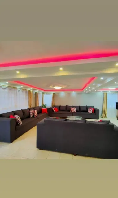 La Mana City Utawala