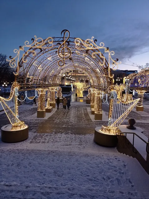 Manezhnaya Ploshchad'