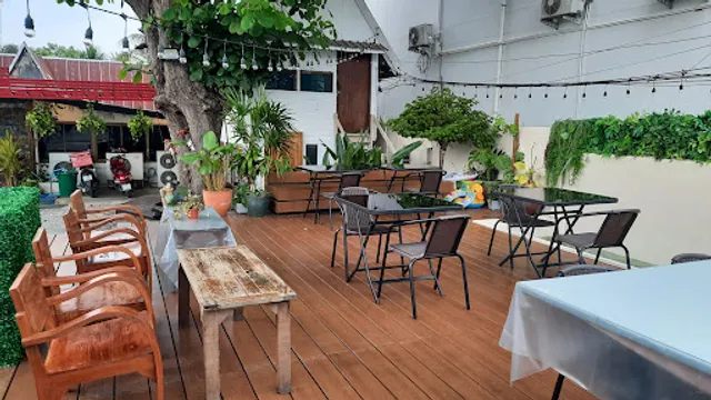 Kwan Damnoen Restaurant