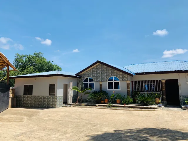 Lakeside Serene Lodge