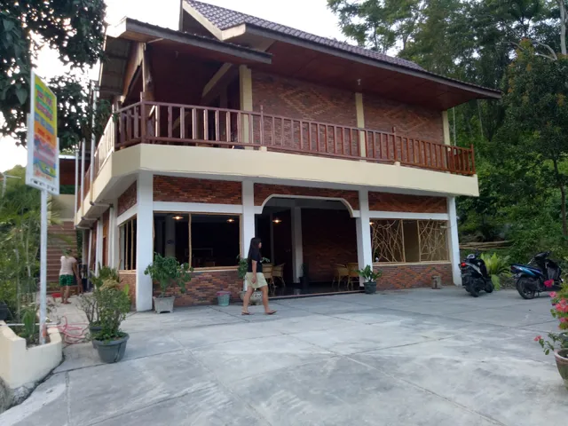 TUK-TUK SARAPAN RESTAURANT & GUEST HOUSE