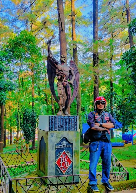 Monumen,persaudaraan,linggarjati,kuningan