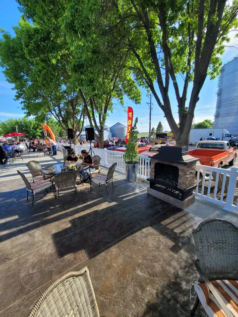 Roadhouse Bar & Grill