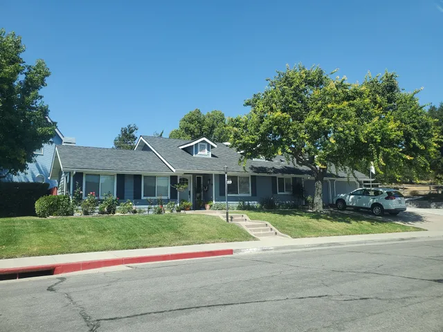 Nielsens Shopping Center