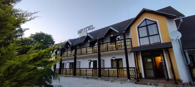 Motel Pod Stromišom