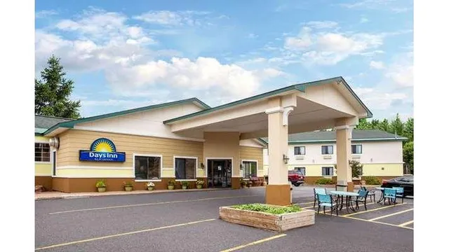 Days Inn by Wyndham Marquette