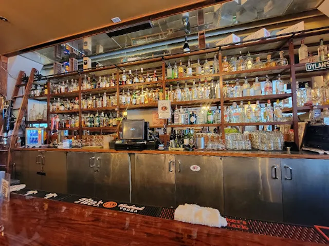 Dylans Tavern & Grill