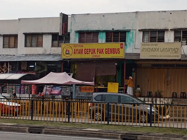 Ayam Gepuk Pak Gembus Gombak