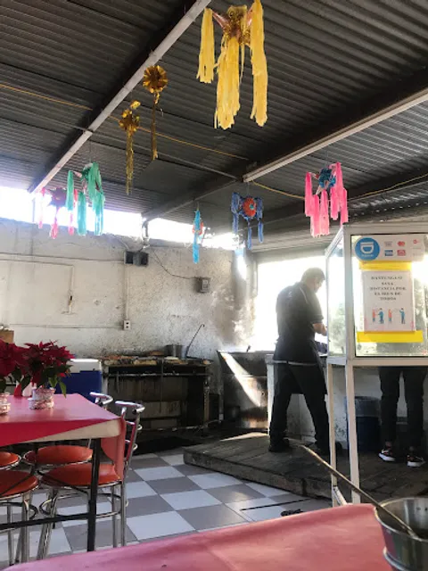 Carnitas y Algo Más...