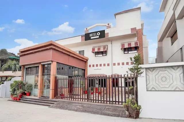 Super Hotel O Tyagi Road near Railway Station