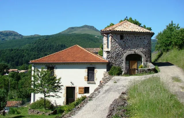 La Sourcière : Gîte et Chambre d'hôtes au calme en montagne avec piscine, idéal randonnées, en Cévenne Ardéchoise, Ardèche