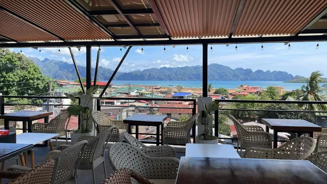 La Terrasse bistro Lounge rooftop Coron