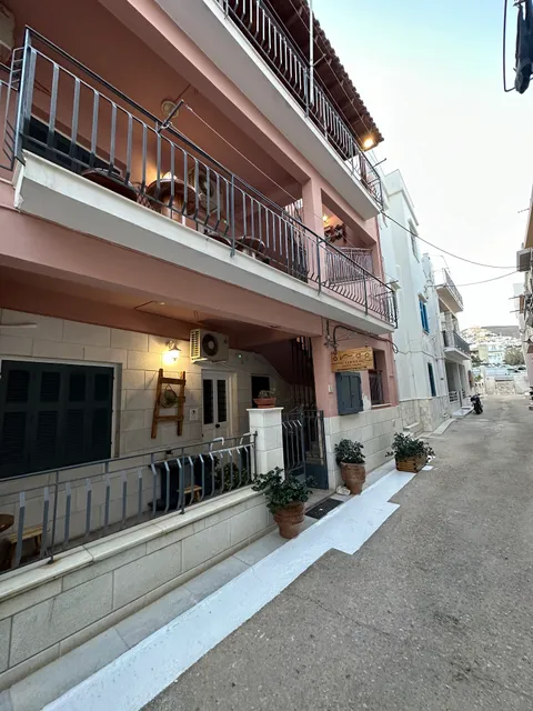 Onar Syros-Rustic rooms