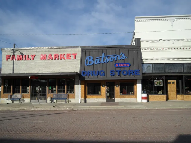 Family Market and Soda Fountain